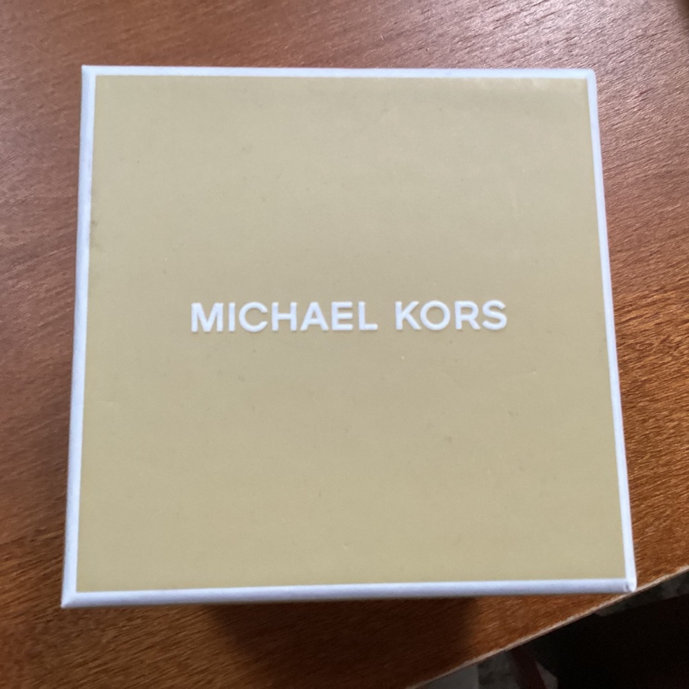 Michael Kors Jewelry Set Necklace and Earrings New in Box - Picture 5 of 10